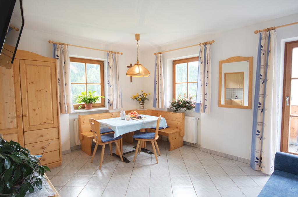 Vila Baerntalerhof Falzes Pokoj fotografie